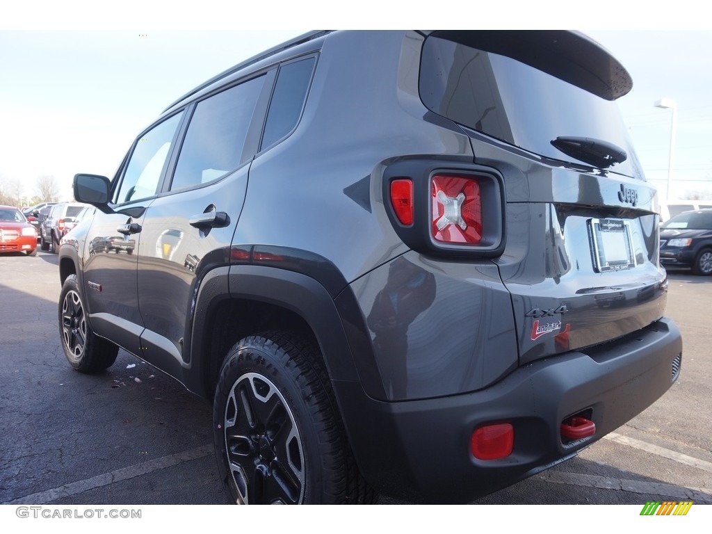 2017 Renegade Trailhawk 4x4 - Granite Crystal Metallic / Black photo #2