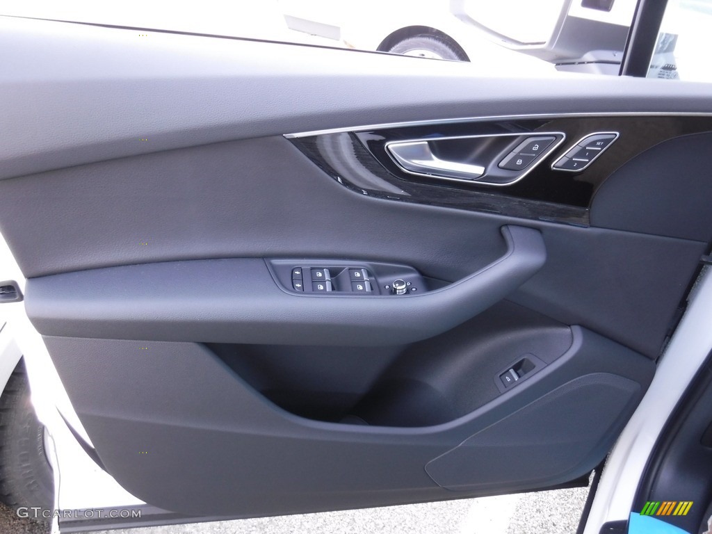 2017 Audi Q7 3.0T quattro Premium Plus Door Panel Photos