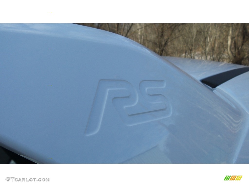 2017 Ford Focus RS Hatch Marks and Logos Photo #118336406