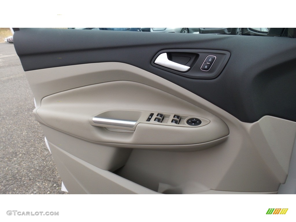 2017 Ford C-Max Hybrid SE Medium Light Stone Door Panel Photo #118336643