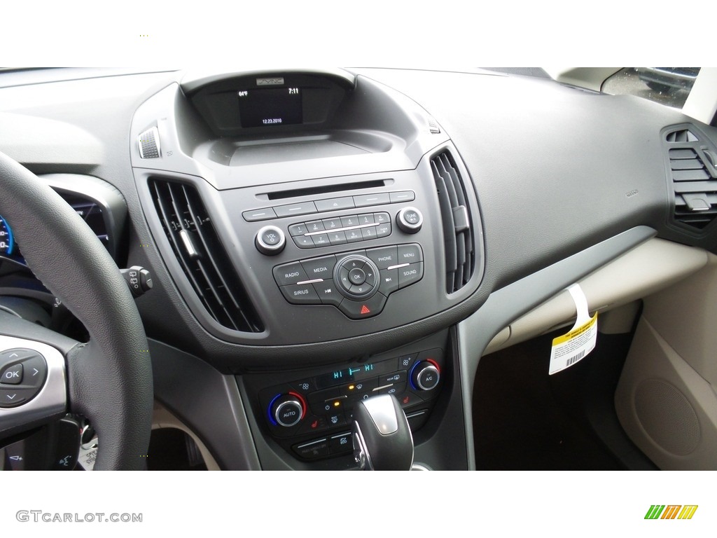 2017 Ford C-Max Hybrid SE Controls Photos
