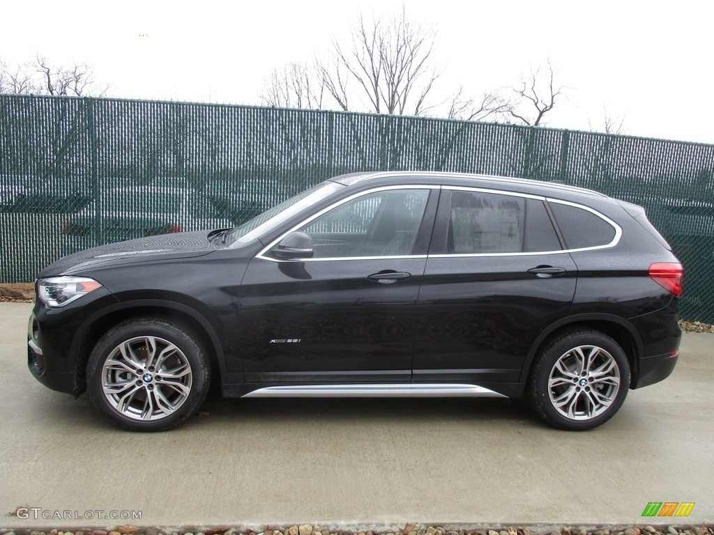 2017 X1 xDrive28i - Black Sapphire Metallic / Black photo #8