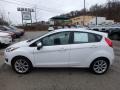 Oxford White - Fiesta SE Hatchback Photo No. 5