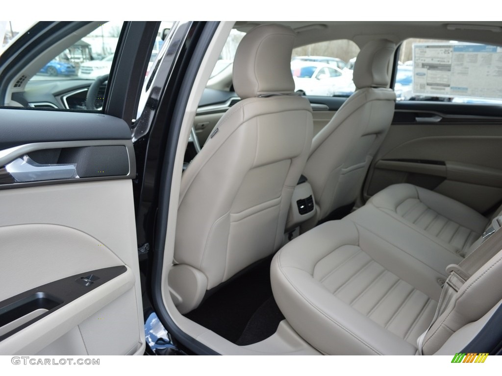 2017 Ford Fusion SE Rear Seat Photo #118371486