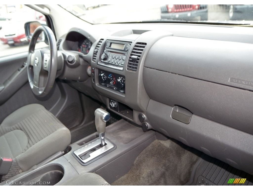 2005 Frontier SE King Cab 4x4 - Radiant Silver Metallic / Nismo Charcoal photo #5