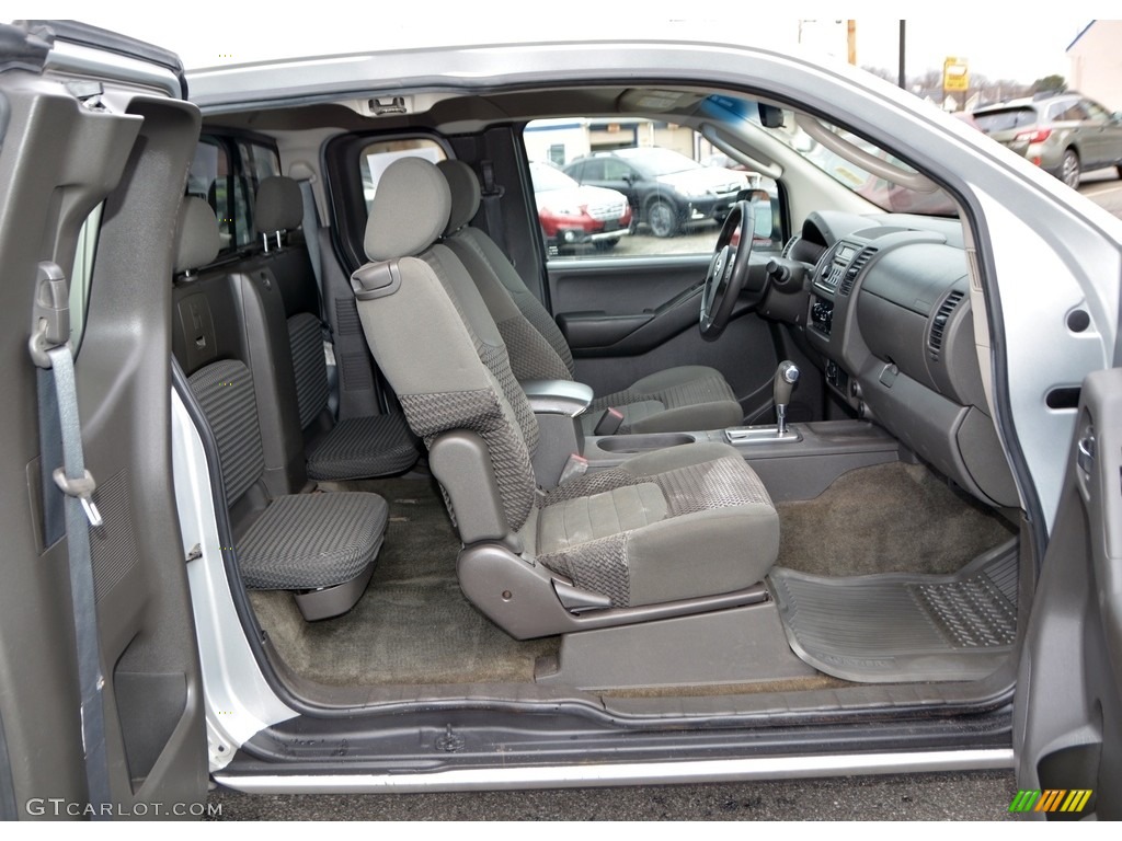 2005 Frontier SE King Cab 4x4 - Radiant Silver Metallic / Nismo Charcoal photo #9