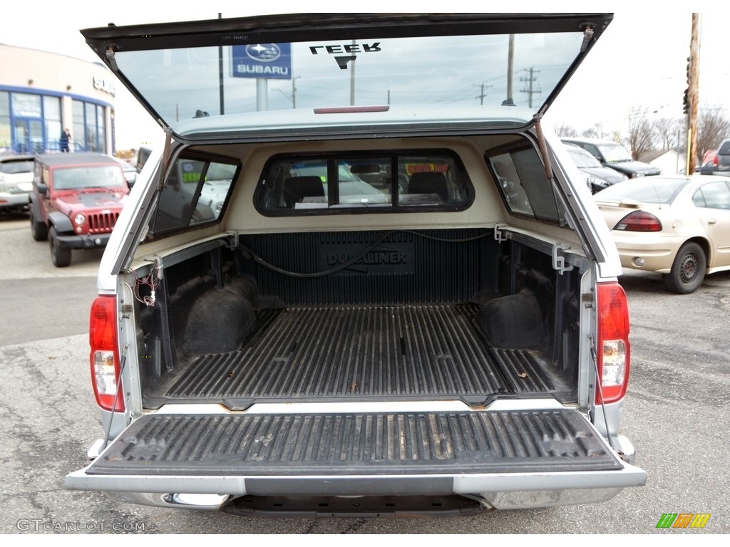 2005 Frontier SE King Cab 4x4 - Radiant Silver Metallic / Nismo Charcoal photo #10