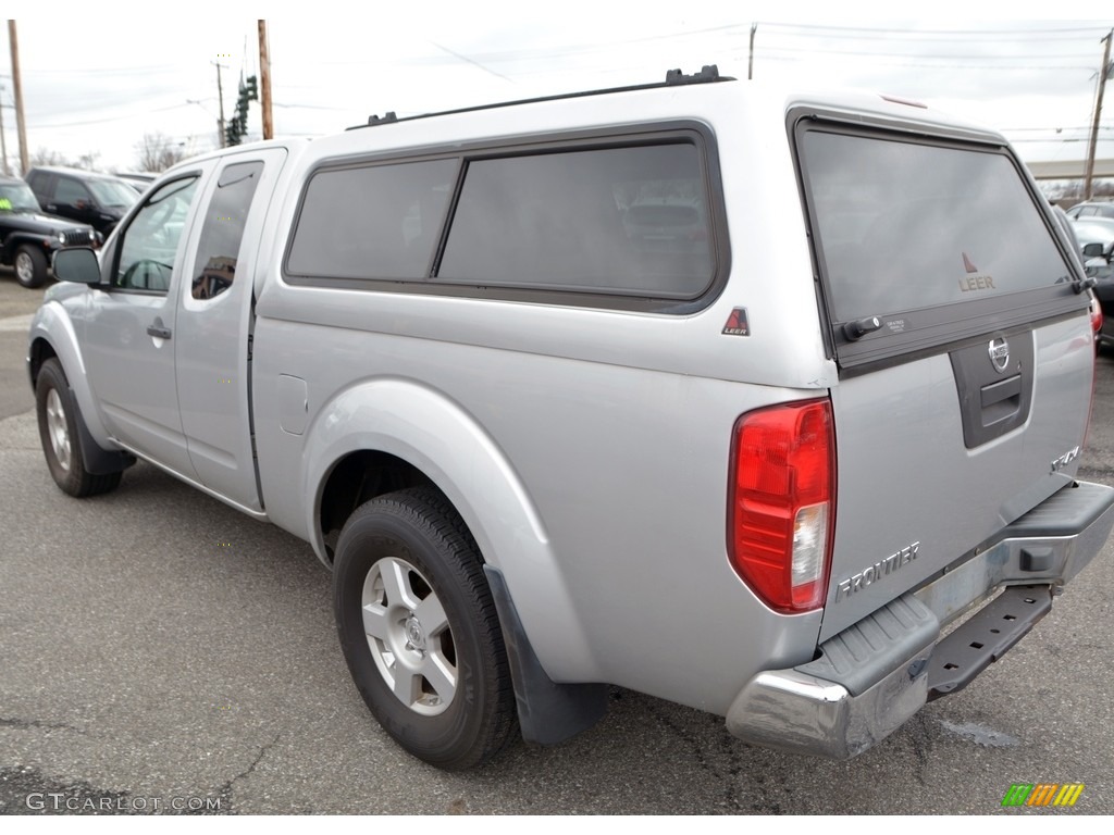 2005 Frontier SE King Cab 4x4 - Radiant Silver Metallic / Nismo Charcoal photo #11