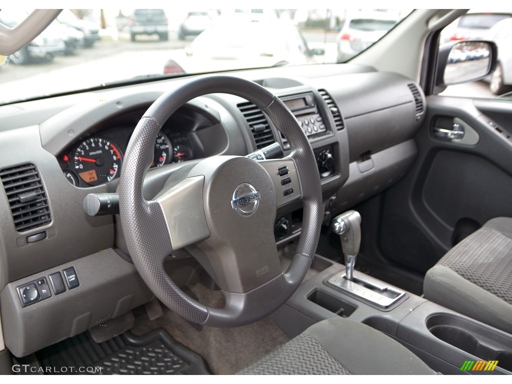 2005 Frontier SE King Cab 4x4 - Radiant Silver Metallic / Nismo Charcoal photo #13