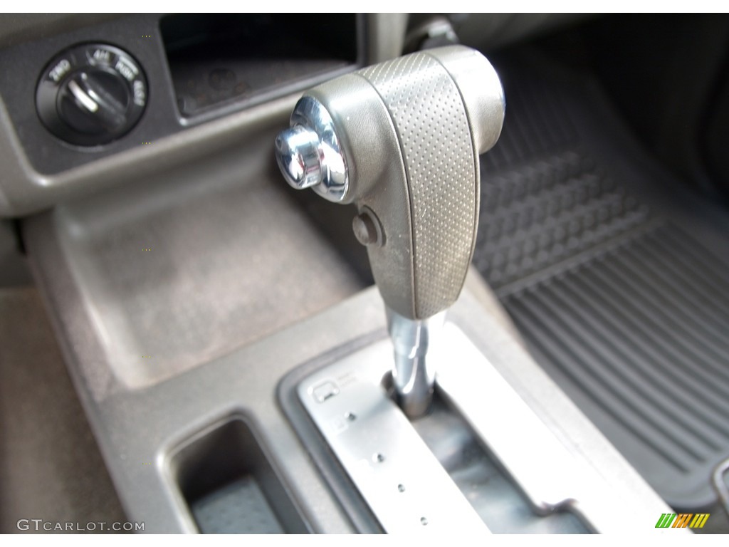 2005 Frontier SE King Cab 4x4 - Radiant Silver Metallic / Nismo Charcoal photo #16