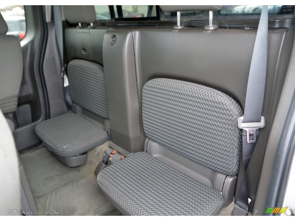 2005 Frontier SE King Cab 4x4 - Radiant Silver Metallic / Nismo Charcoal photo #19