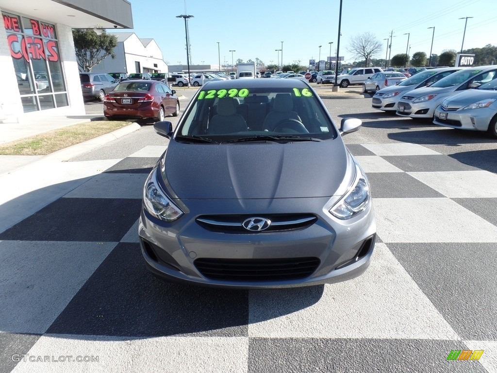 2016 Accent SE Sedan - Triathlon Gray / Gray photo #2