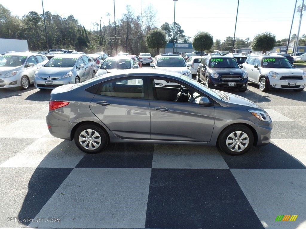 2016 Accent SE Sedan - Triathlon Gray / Gray photo #3