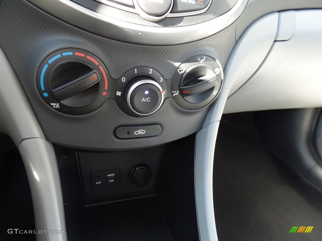 2016 Accent SE Sedan - Triathlon Gray / Gray photo #18