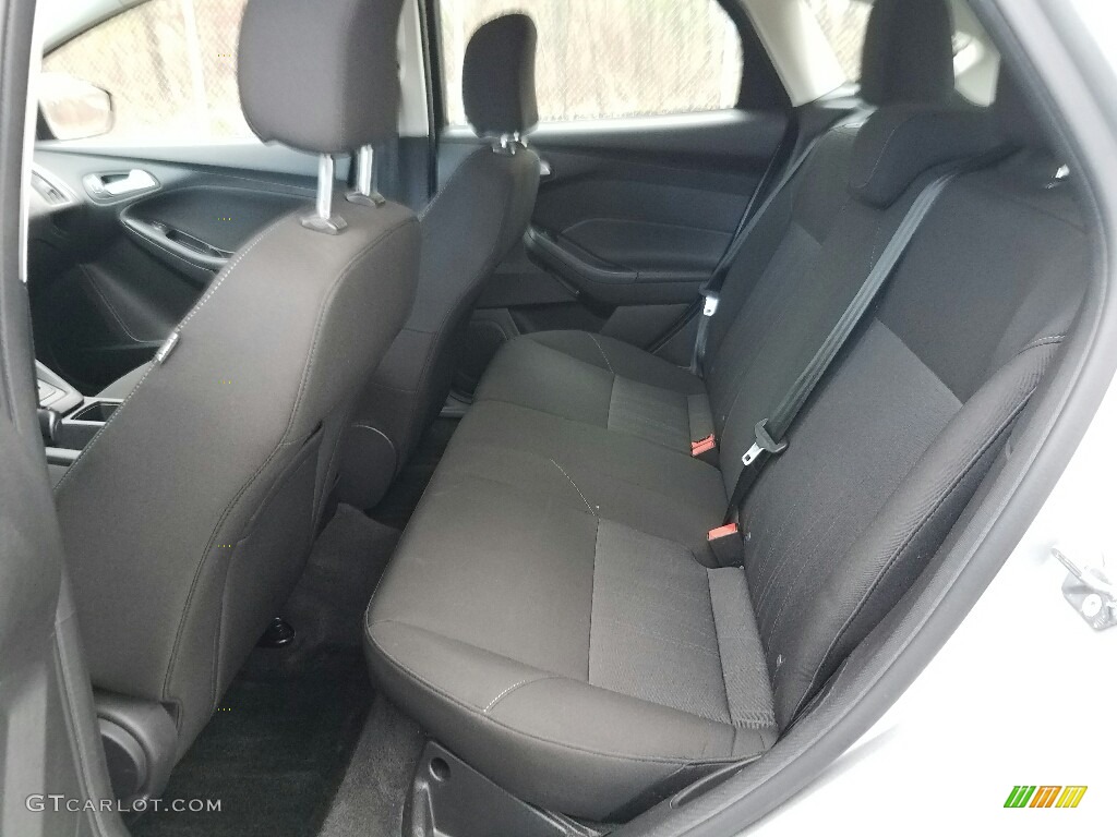 2015 Focus SE Hatchback - Ingot Silver Metallic / Charcoal Black photo #14