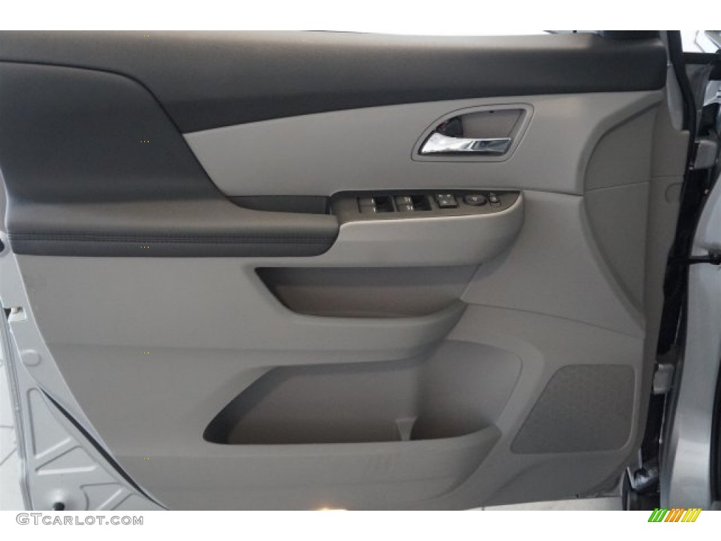 2017 Honda Odyssey LX Gray Door Panel Photo #118387130