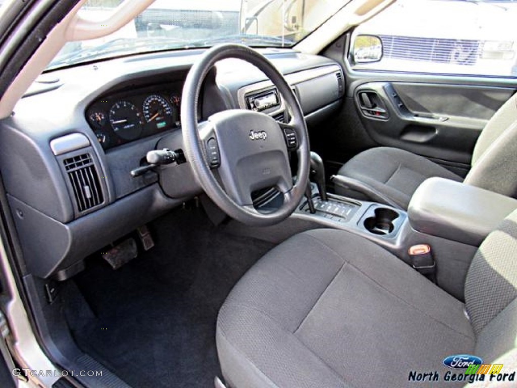 2004 Grand Cherokee Laredo 4x4 - Light Khaki Metallic / Dark Slate Gray photo #20