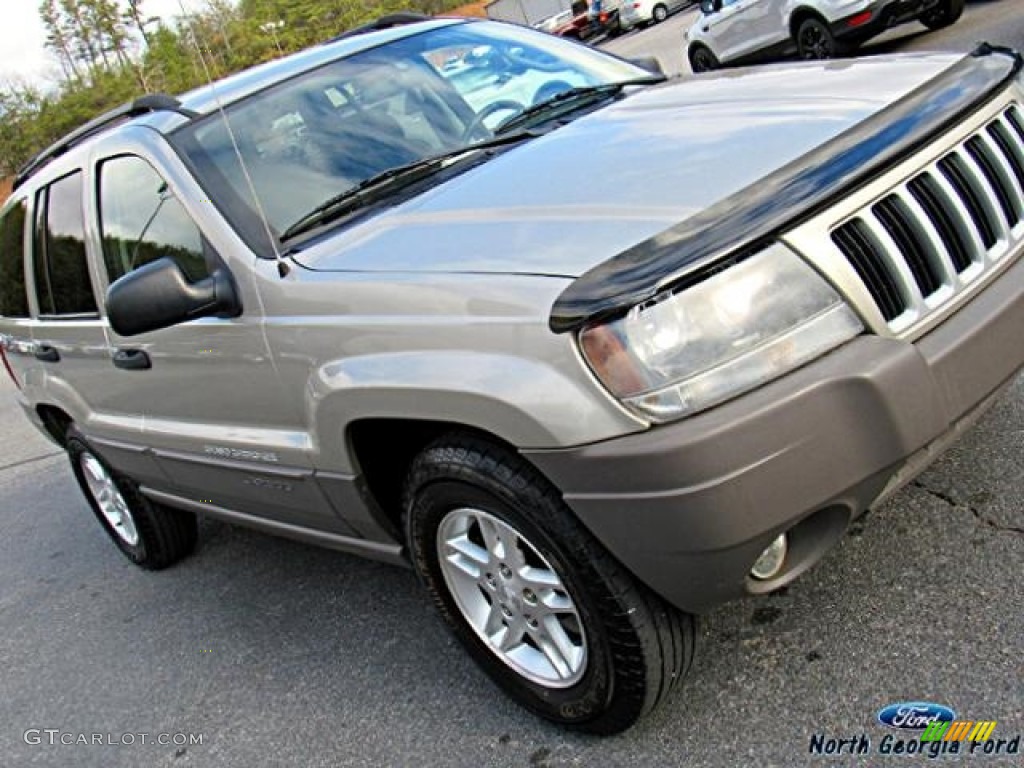 2004 Grand Cherokee Laredo 4x4 - Light Khaki Metallic / Dark Slate Gray photo #23
