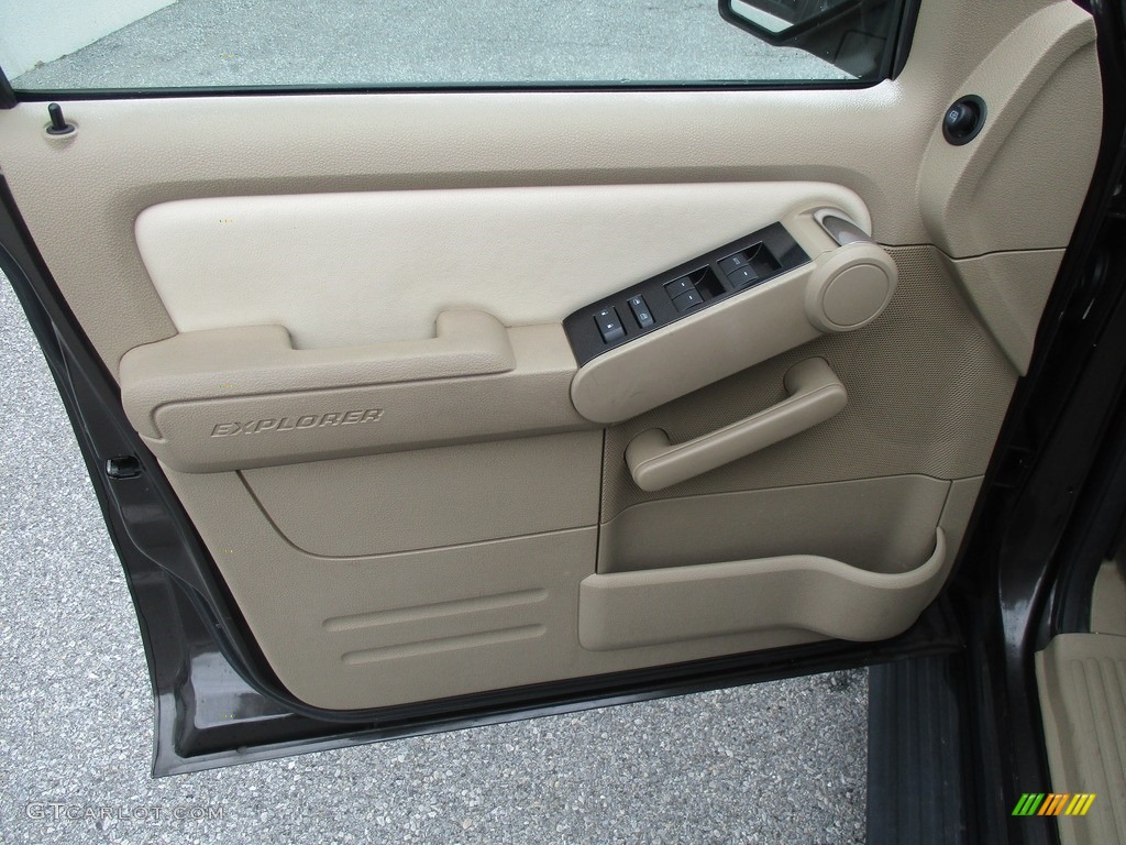 2007 Explorer XLT 4x4 - Dark Stone Metallic / Camel photo #28