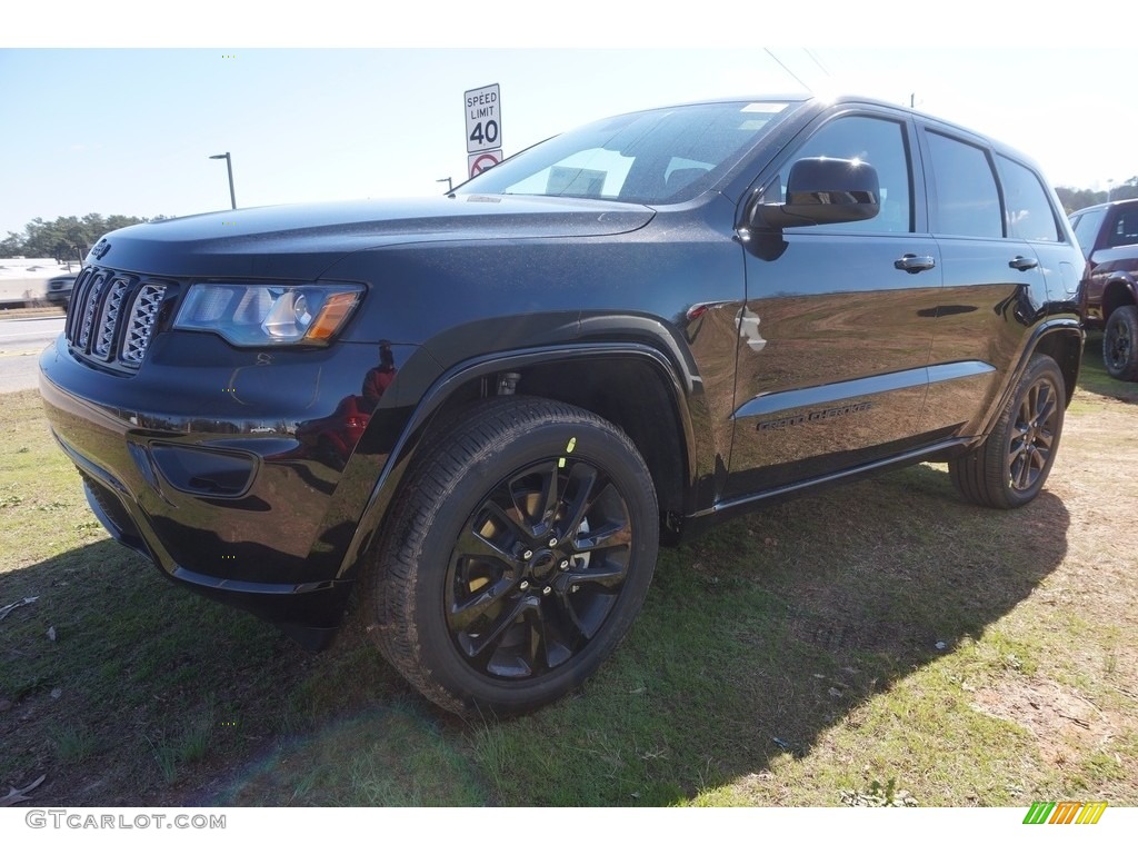 2017 Grand Cherokee Laredo 4x4 - Diamond Black Crystal Pearl / Black photo #1