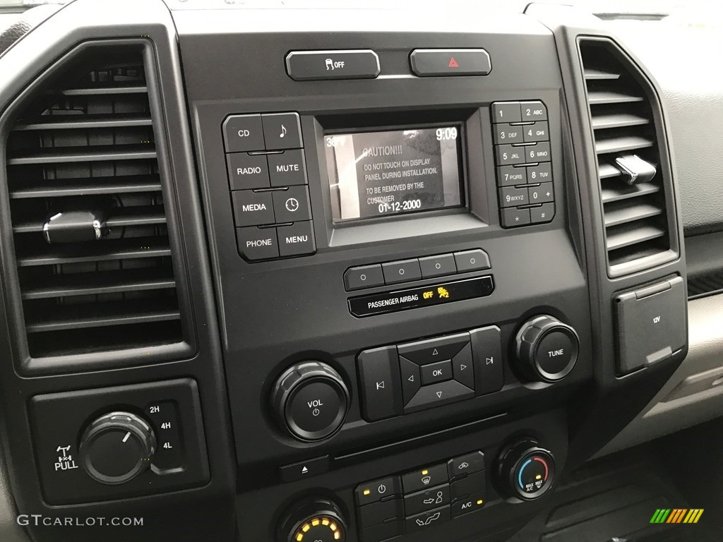 2017 Ford F150 XL Regular Cab 4x4 Controls Photo #118411501