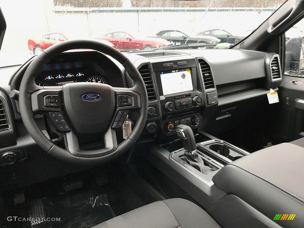 Black Interior 2017 Ford F150 XLT SuperCrew 4x4 Photo #118413991