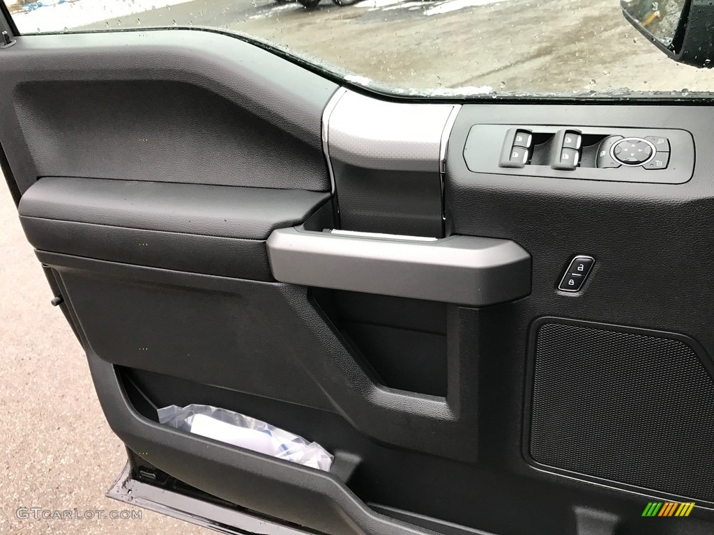 2017 Ford F150 XLT SuperCrew 4x4 Black Door Panel Photo #118414051