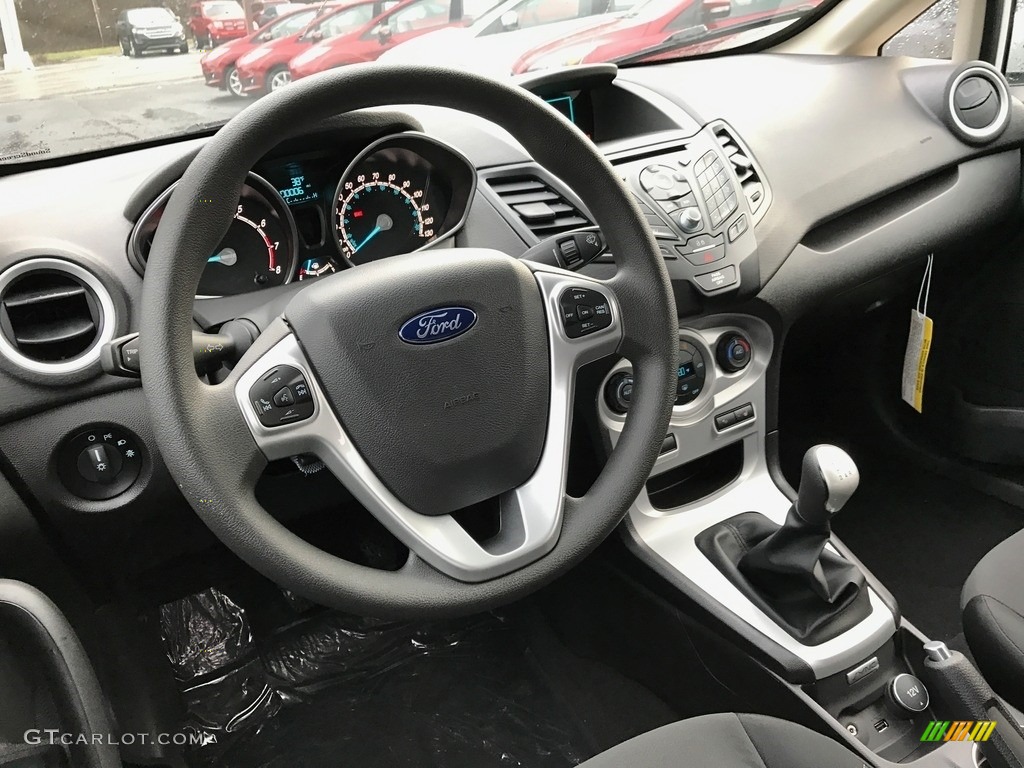 2017 Ford Fiesta SE Hatchback Charcoal Black Dashboard Photo #118414510