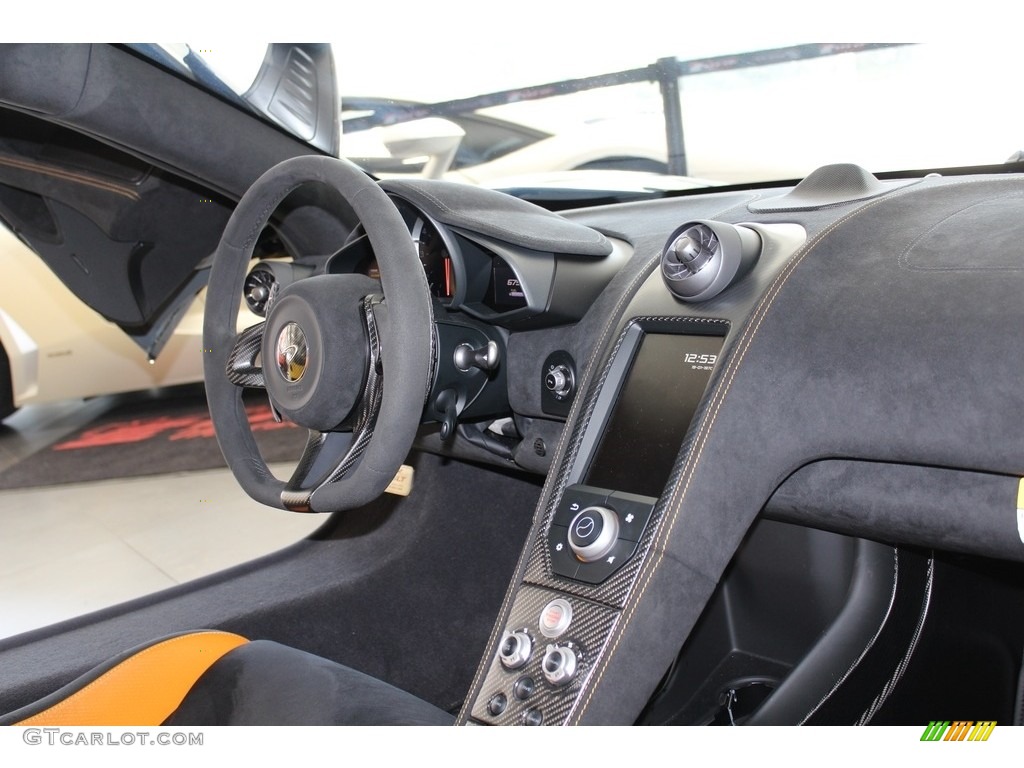 2016 McLaren 675LT Coupe Dashboard Photos