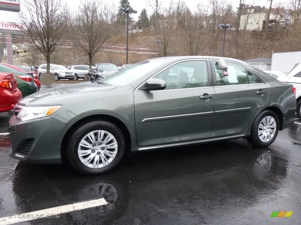 2013 Camry LE - Cypress Green Metallic / Ivory photo #3