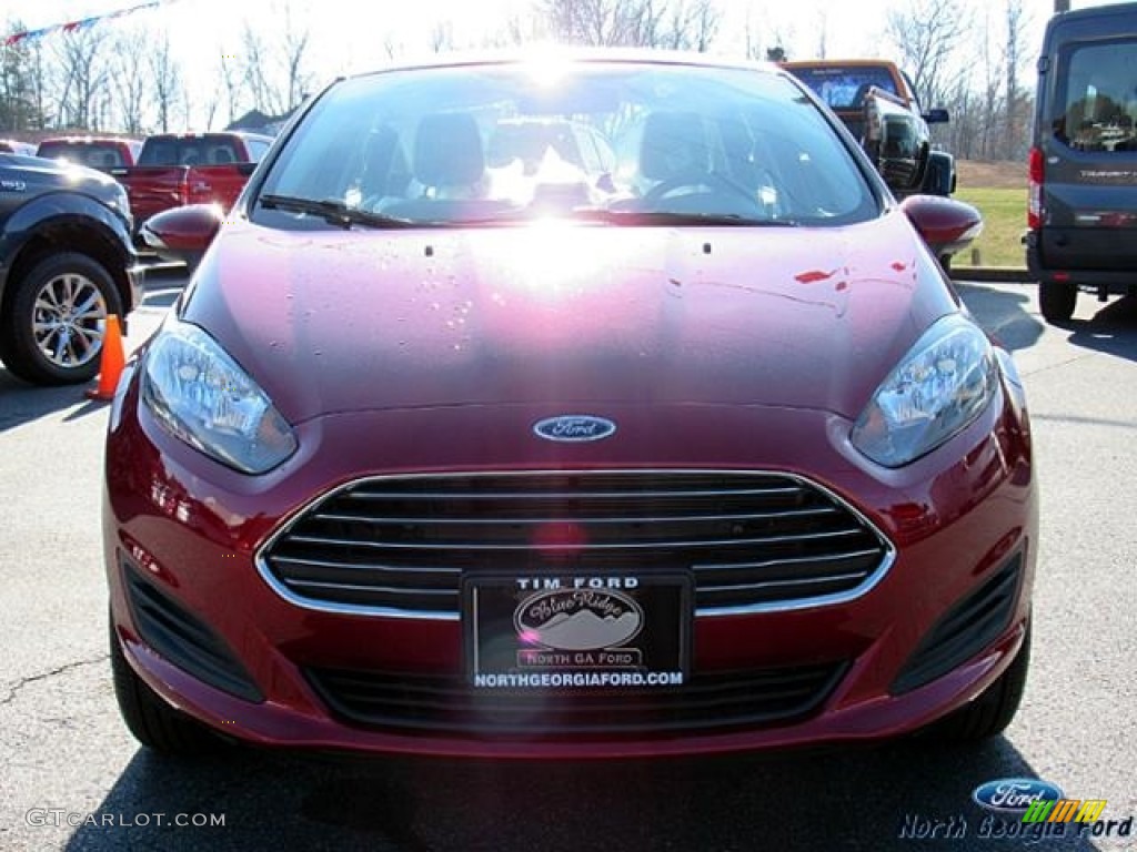 2017 Fiesta SE Sedan - Ruby Red / Medium Light Stone photo #8