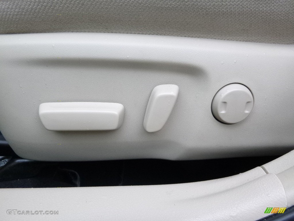 2013 Camry LE - Cypress Green Metallic / Ivory photo #18