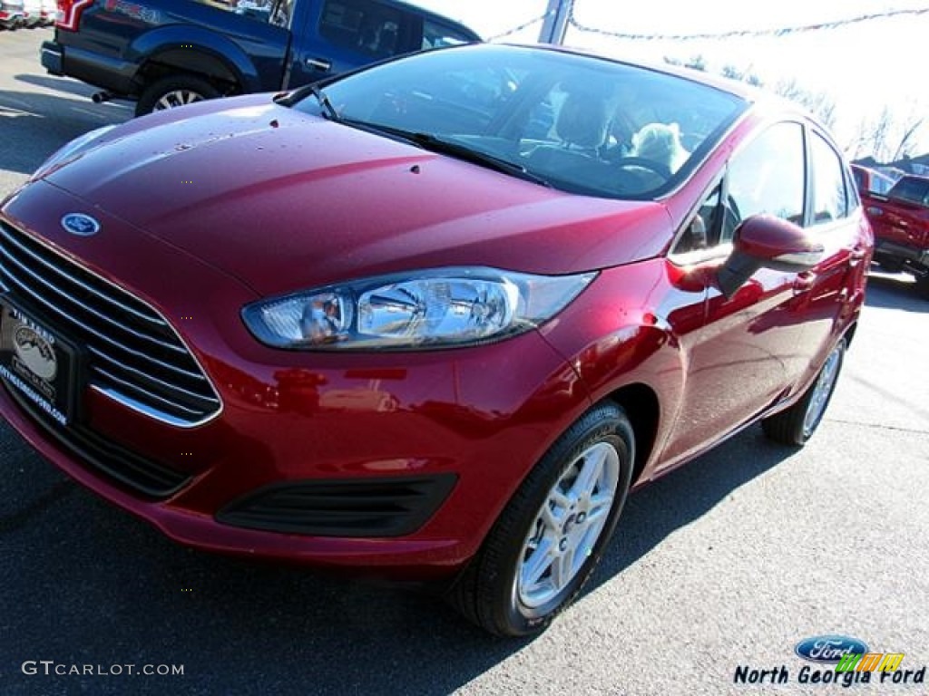 2017 Fiesta SE Sedan - Ruby Red / Medium Light Stone photo #32