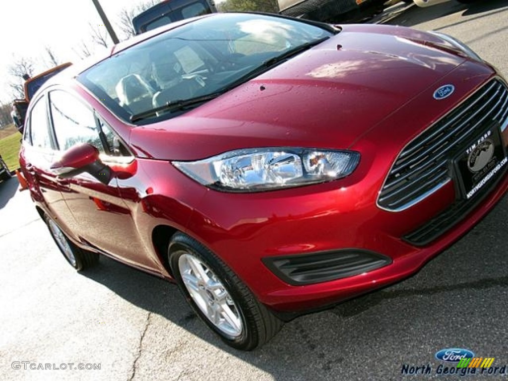 2017 Fiesta SE Sedan - Ruby Red / Medium Light Stone photo #33