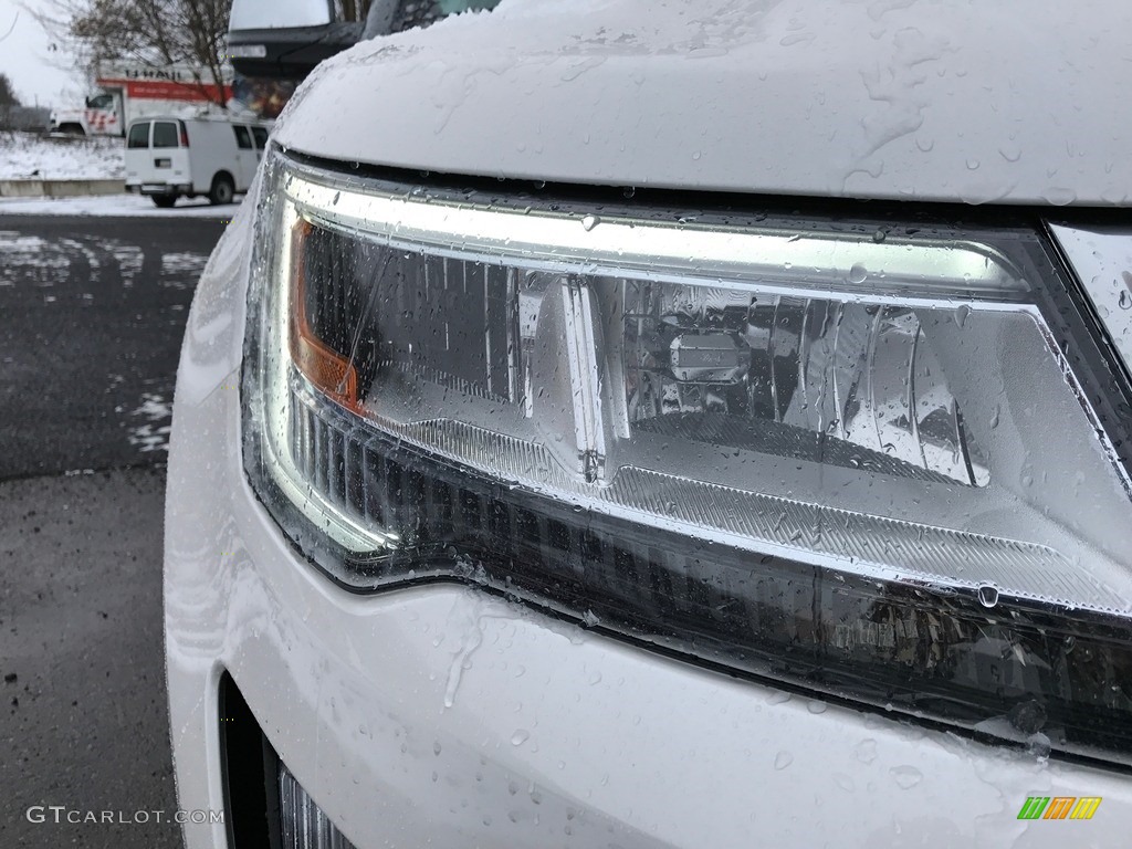 2017 Explorer Platinum 4WD - White Platinum / Medium Soft Ceramic photo #3