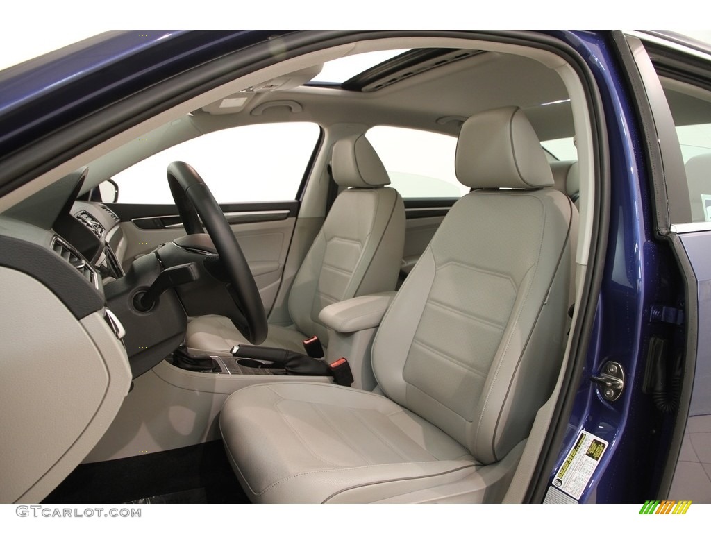 2017 Volkswagen Passat SE Sedan Front Seat Photo #118438216