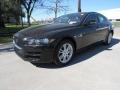 Ultimate Black - XE 25t Premium Photo No. 10