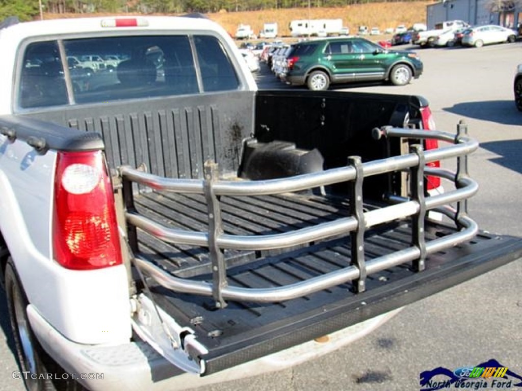 2003 Explorer Sport Trac XLT 4x4 - Oxford White / Medium Flint photo #14