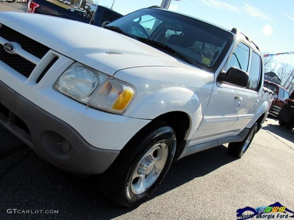 2003 Explorer Sport Trac XLT 4x4 - Oxford White / Medium Flint photo #31