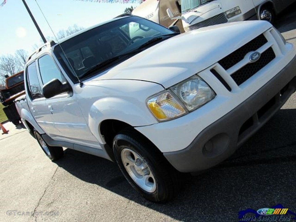 2003 Explorer Sport Trac XLT 4x4 - Oxford White / Medium Flint photo #32