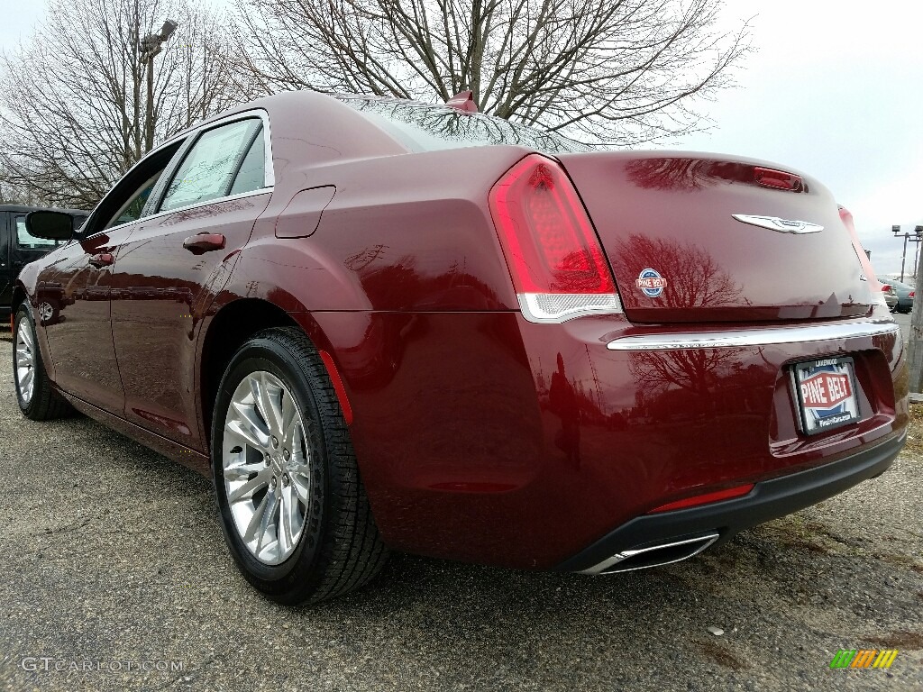 2017 300 Limited - Velvet Red / Black/Linen photo #4