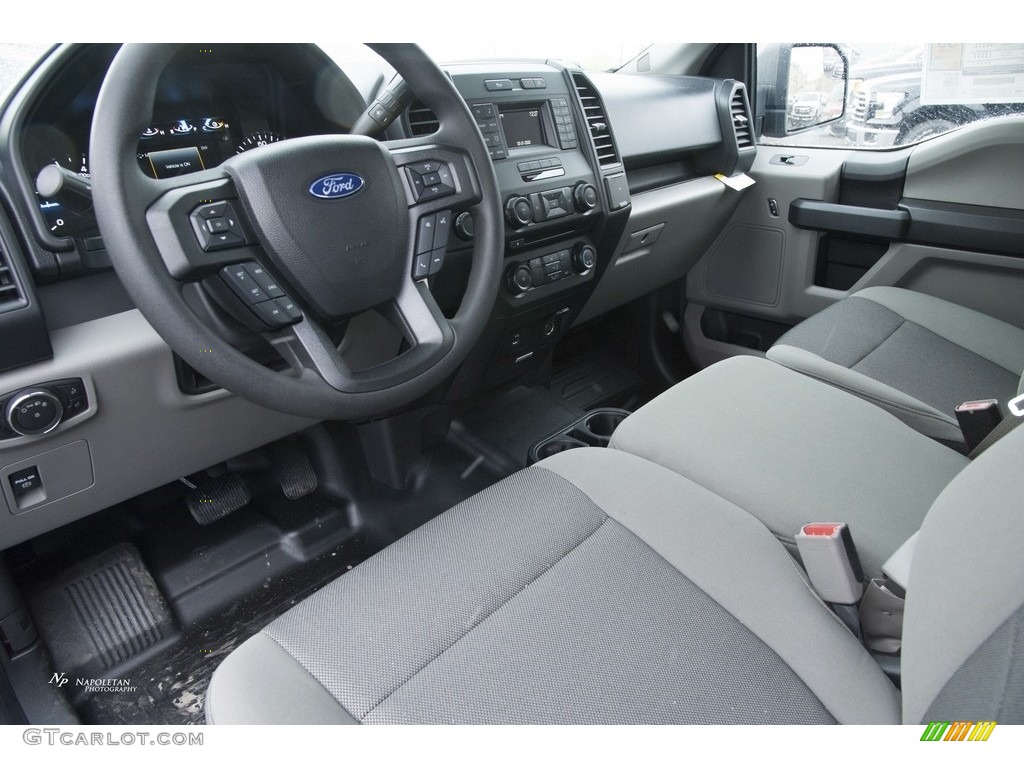 2017 F150 XL SuperCab 4x4 - Ingot Silver / Earth Gray photo #4