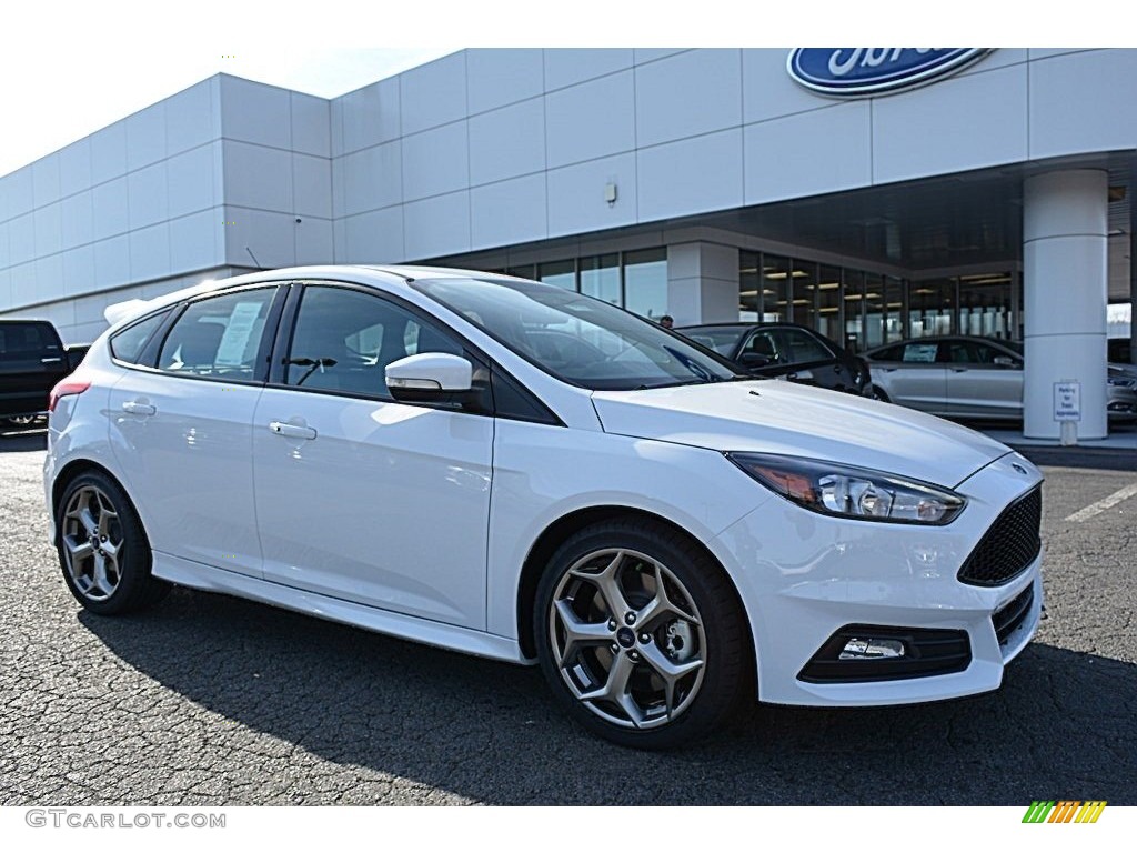 Oxford White 2017 Ford Focus ST Hatch Exterior Photo #118457182