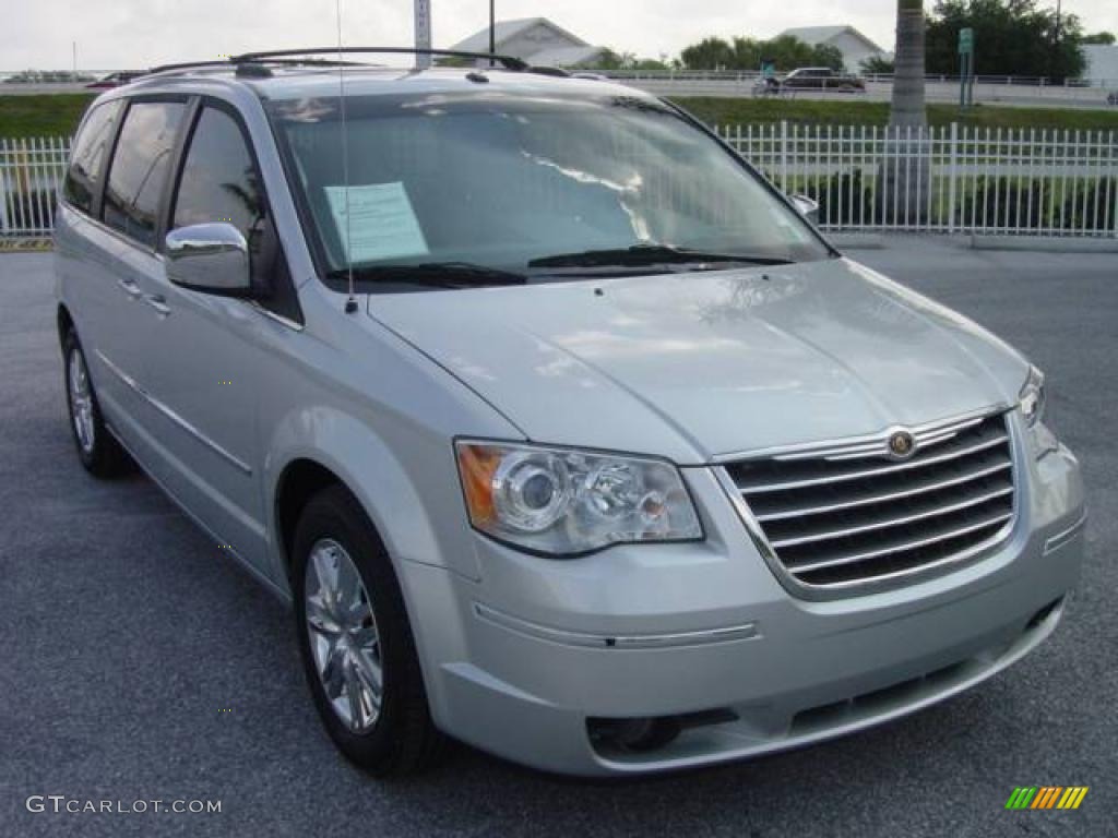 Bright Silver Metallic Chrysler Town & Country