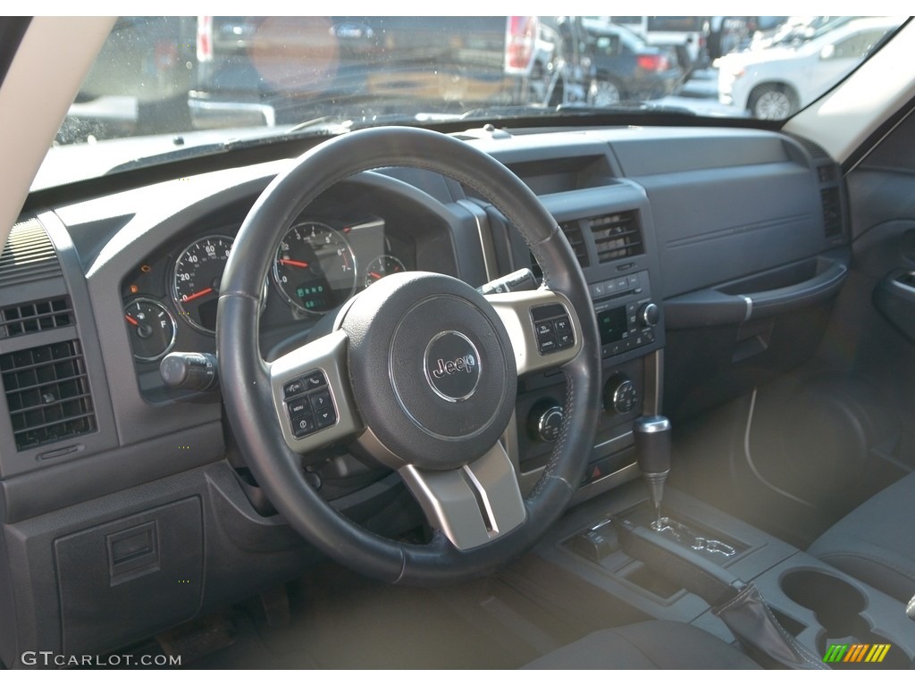 2011 Liberty Renegade 4x4 - Bright White / Dark Slate Gray photo #5