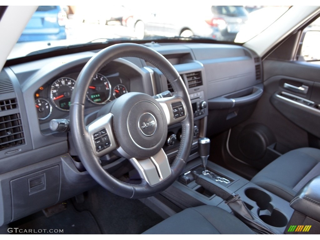 2011 Liberty Renegade 4x4 - Bright White / Dark Slate Gray photo #15