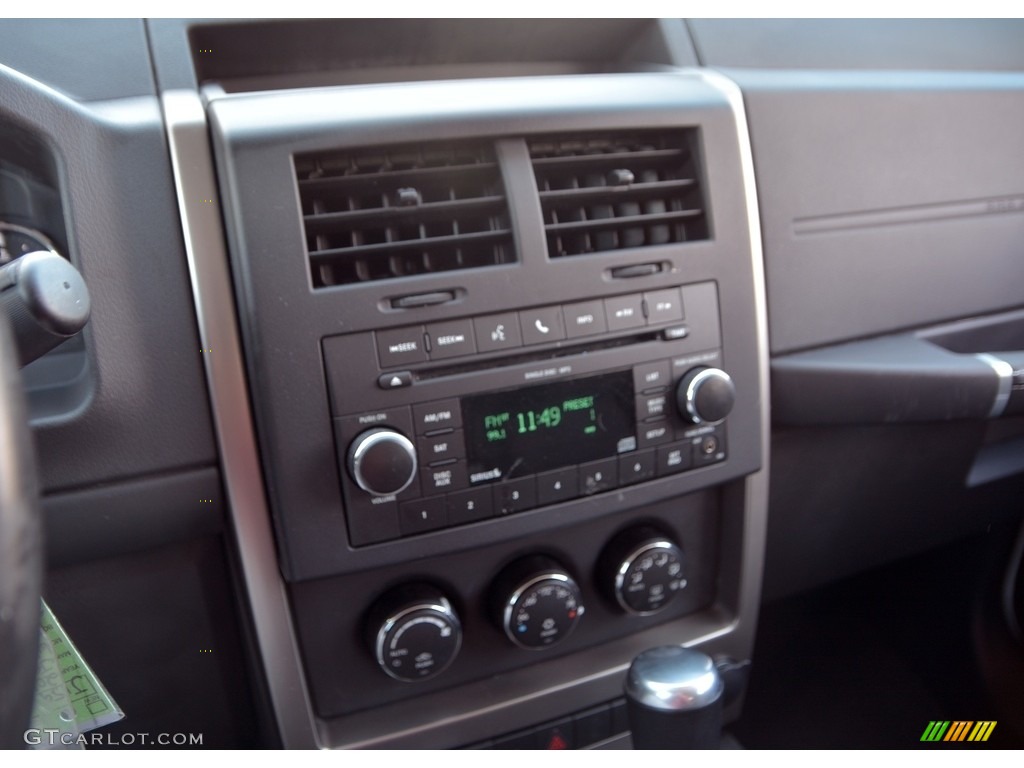 2011 Liberty Renegade 4x4 - Bright White / Dark Slate Gray photo #18