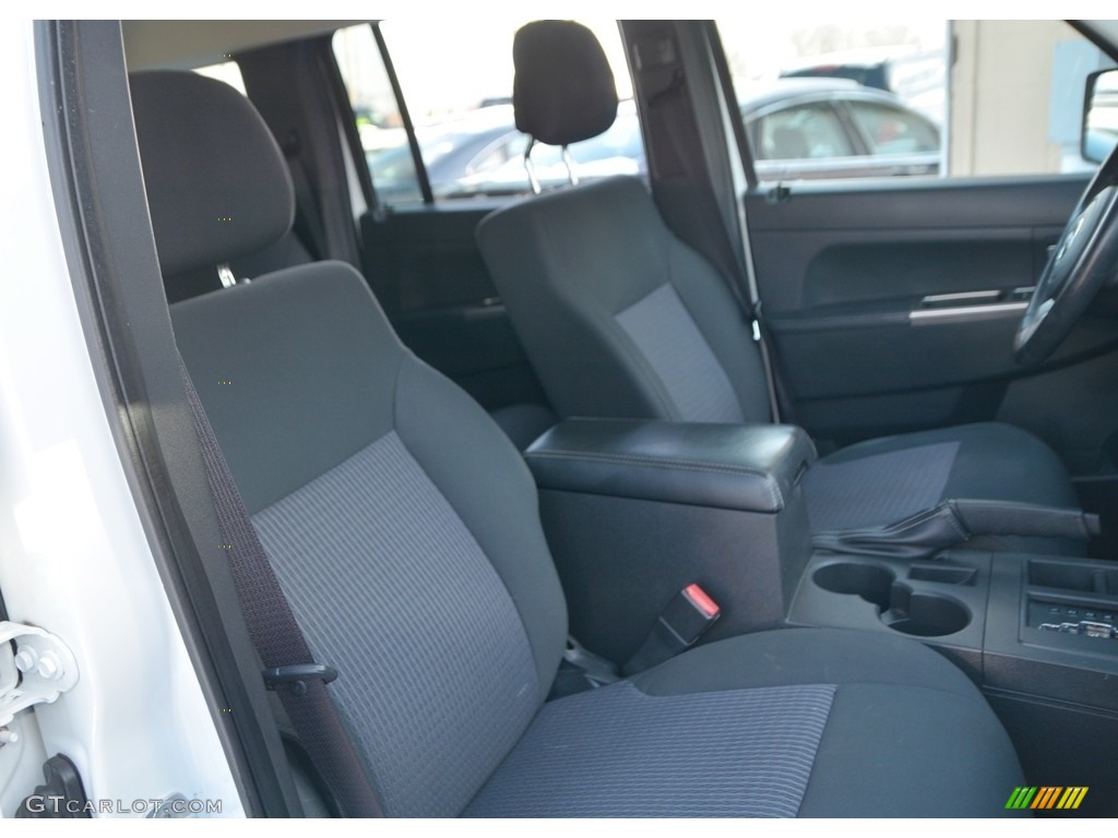 2011 Liberty Renegade 4x4 - Bright White / Dark Slate Gray photo #19