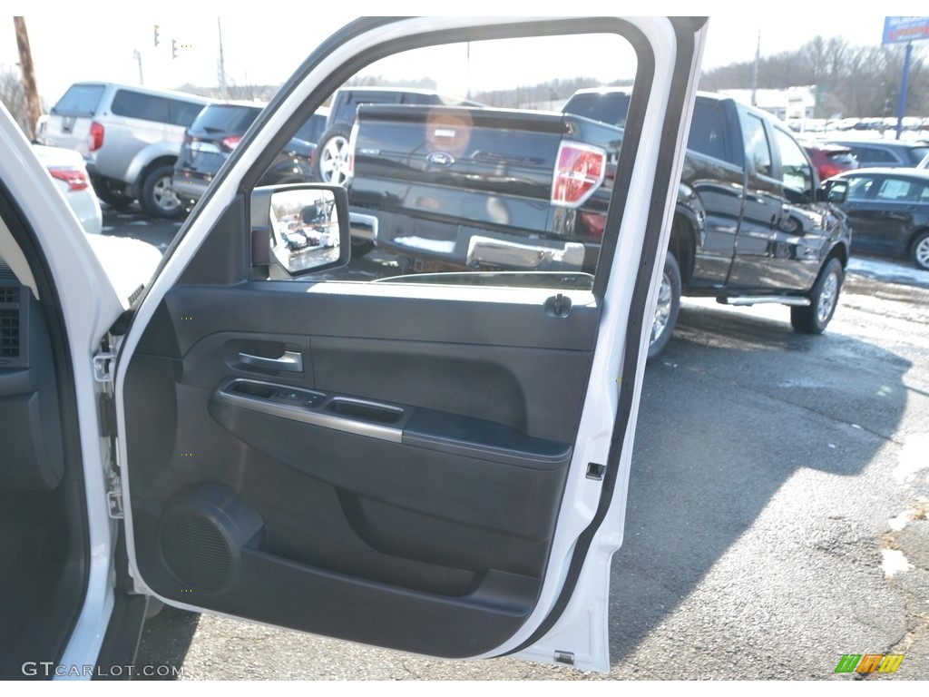 2011 Liberty Renegade 4x4 - Bright White / Dark Slate Gray photo #23