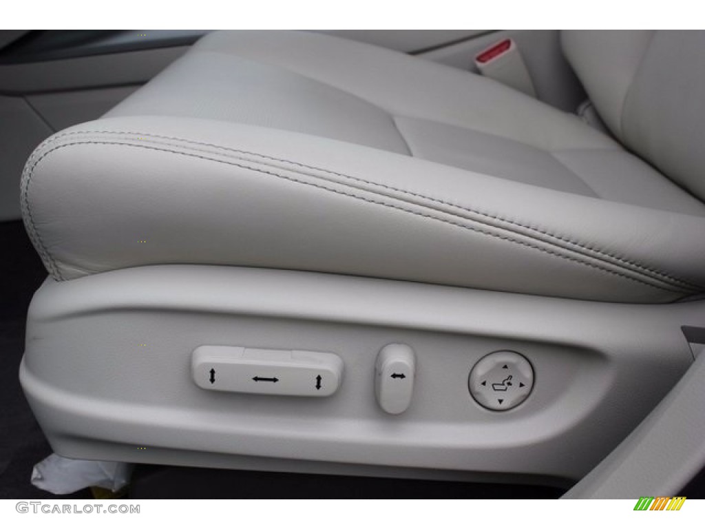 2017 Acura RLX Technology Front Seat Photos